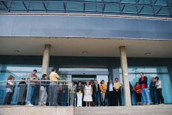 Concentració a la porta de l'Ajuntament