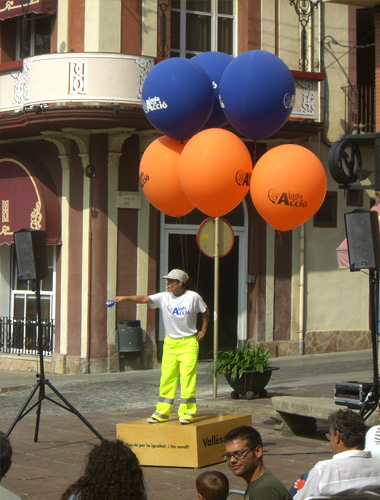 Espectacle "Mou-te per la igualtat i fes soroll". Font: www.vallesenaccio.org