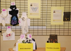 Mocadors pintats a mà i collarets de ceràmica