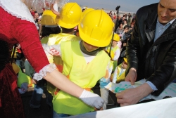 Amb el tall d'una cinta es va donar per inaugurat l'equipament