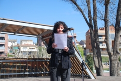 Lectura del manifest institucional a càrrec d'Elisabeth Maria Baños membre de l'Associació "Dones per la convivència"