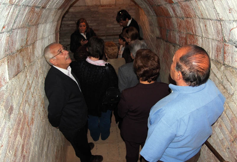 Un moment de les darreres visites guiades al refugi (19 d'abril de 2009)
