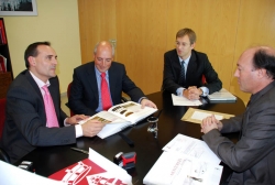Signatura dels convenis entre l'Ajuntament i Henkel Ibérica