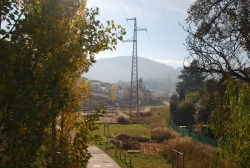 Treballs d'inspecció de les canalitzacions per les quals passarà el cable d'alta tensió