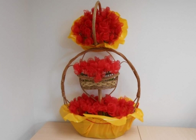 Treball del taller de roses dels Casals de la Gent Gran