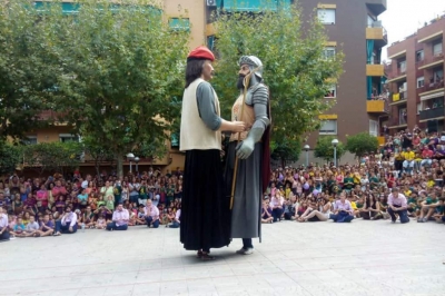 La Dansa de la Batalla a la plaça de Joan Miró. Foto: @MontornesFestes