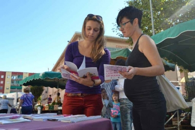 Punt d'informació al mercat setmanal de Montornès Nord (2014)