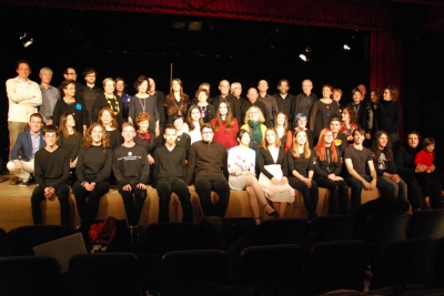 Foto de família de les persones participants en la cerimònia de lliurament dels guardons del VI Premi Font de Santa Caterina