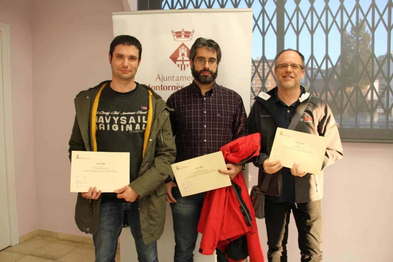 Guanyadors i representants dels guanyadors i guanyadores del V Concurs de fotografia i dibuix dia dona