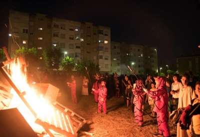 Encenent la foguera. Foto: Ajuntament de Montornès. Autor: JA Jiménez.