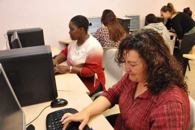 Un dels dispositius d'inserció laboral pe a dones organitzat per l'Ajuntament durant els darrers anys (DIL dona)