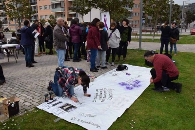 Les persones assistents han deixat els seus missatges i pensaments en una pancarta