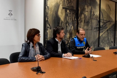 Carmen Navarro, l'alcalde, José A. Montero i el sotsinspector de la Policia Local, Joan guitart 