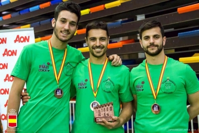 Equip sènior masculí del Club Karate Montornès. Foto: Club Karate Montornès