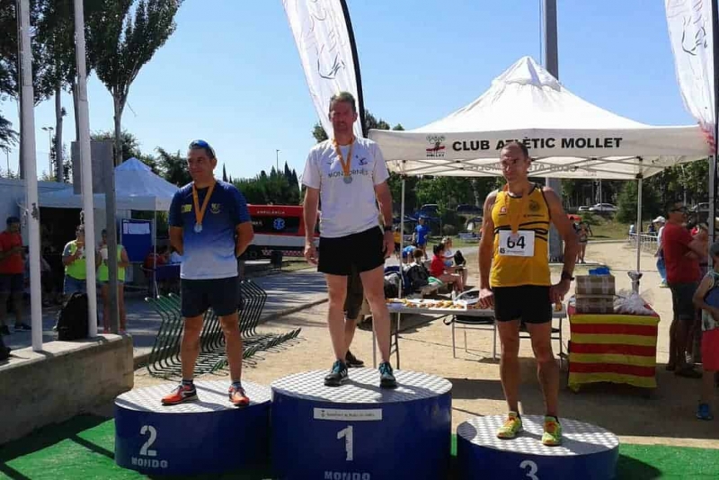 Francisco Jesús Abellán, de l'Atletisme Montornès, campió de Catalunya de Veterans en 5.000 metres marxa (Font: Club Atletisme Montornès)