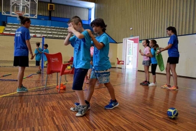 Casal esportiu amb activitats inclusives - Aprenent a guiar a qui no hi veu