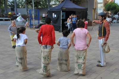 Els infants han pogut posar a prova les seves habilitats en curses de sacs