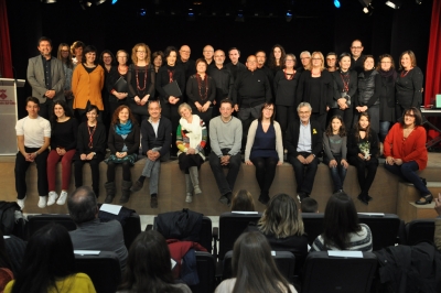 Participants a l'acte de lliurament de guardons del VII Premi Font de Santa Caterina de Microcontes