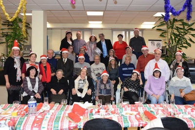Dinar de Nadal amb les persones grans usuàries del programa de suport alimentari del departament de Serveis Socials