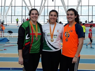 Podi d'Ariadna Domínguez, subcampiona de Catalunya sub-20 (Foto: Club Atletisme Montornès)