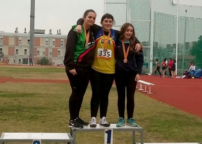 Podi de Carla Campuzano, subcampiona de Catalunya en llançament de martell al campionat de llançaments d'hivern (Foto: CA Montornes)