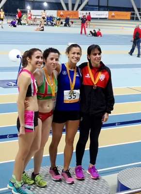 Podi de Sílvia Cedillo, segona al Campionat de Catalunya en pista coberta en 3.000 m llisos (Foto: CA Montornès)