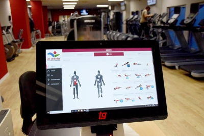 Terminal quiosc per a les rutines esportives, a la sala de fitness