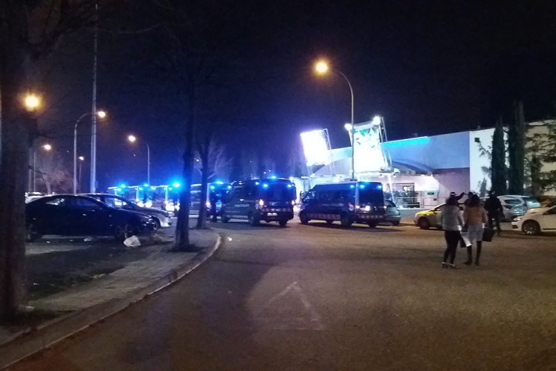 Macro dispositiu policial a la zona d'oci nocturn (Foto: Policia Local de Montornès)