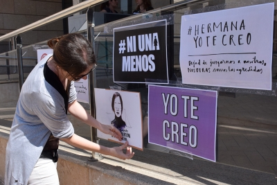 Concentració de rebuig per la sentència de "La manada" davant de l'Ajuntament de Montornès