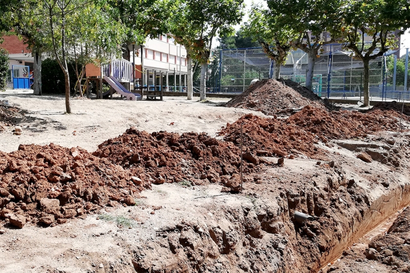 Arranjaments al pati infantil de l'Escola Marinada