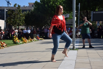 Actuació de l'Esbart Dansaire de Montornès i l'artista local Dani Garrido