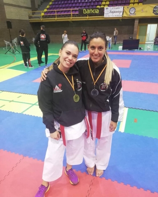 Maria López i Naiara Moreno a la Lliga Nacional (Font: Club Karate Montornès)