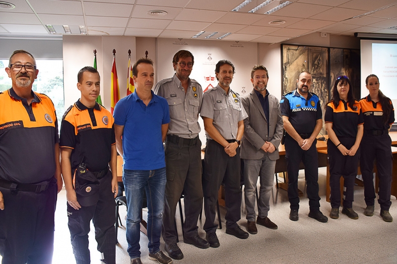 L'alcalde, José A. Montero, amb els representants de Protecció Civil de la Generalitat, Policia Local i AVPC