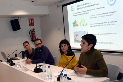 La regidora delegada de l'Àrea de Ciutadania, Helena Ollé i tècnics municipals