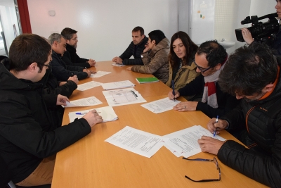 Signatura de l'acta d'ocupació i posada en marxa de l'escola Palau d'Ametlla