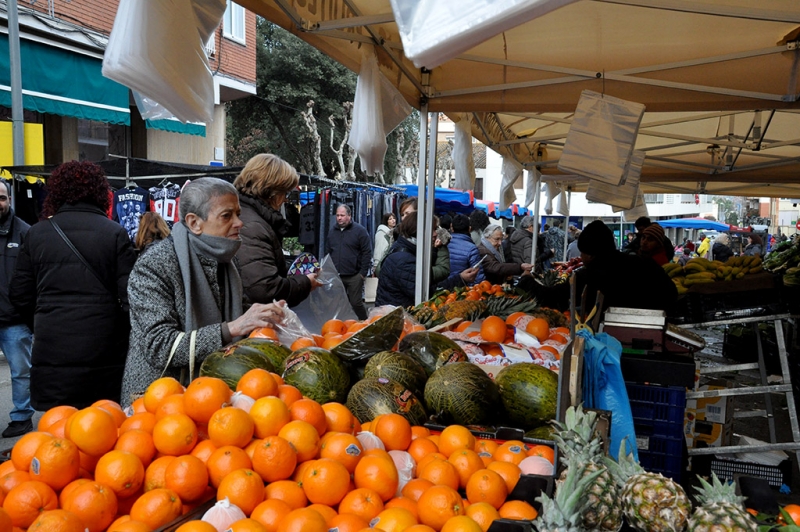 Mercat setmanal de Montornès Centre (Imatge d'arxiu)