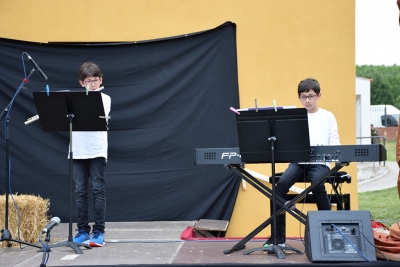 Actuació de dos alumnes de l'Escola Municipal de Música