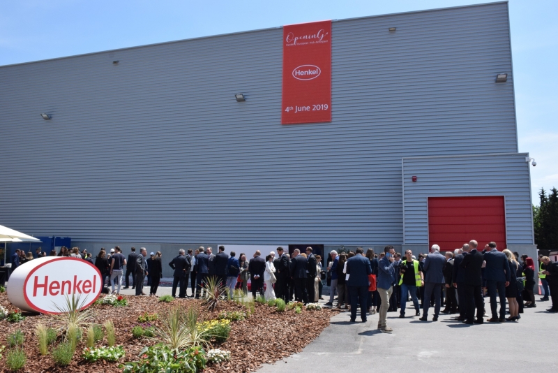 Exterior de la nova planta de Henkel a Montornès per a la producció aeroespacial