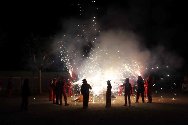 Encesa de la foguera (Foto: Ajuntament. Autor: Juanjo Bermejo)