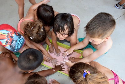 Casal municipal de lleure - Experimentant amb els materials