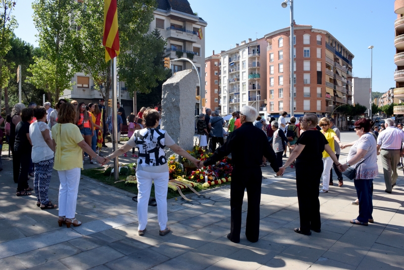 Ballada de sardanes al voltant del monòlit de l'Onze de Setembre (2018)