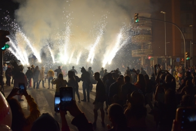 Correfoc adult del Ball de Diables i Drac de Montornès 