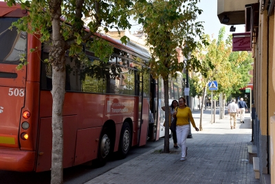 Mentre durin les obres, la parada d'autobús s'ha traslladat a tocar de la plaça de la República 
