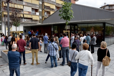 Animació a les portes del teatre Margarida Xirgu