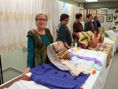 Inauguració de l'exposició de labors del grup de costura del Casal de la Gent Gran Centre (Imatge d'arxiu)