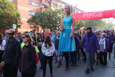 La Colla de Geganters de Montornès ha participat en la Marxa Popular amb l'Angeleta