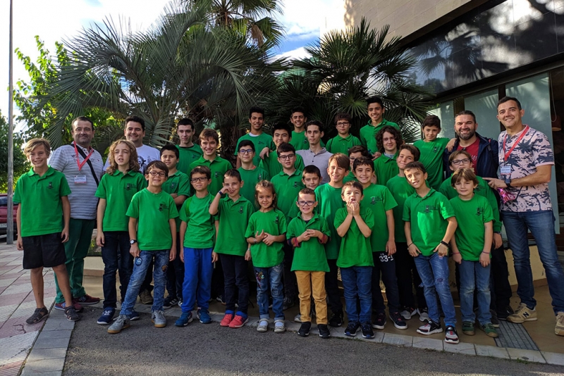 L'expedició montornesenca en el Campionat de Catalunya d'Edats per equips (Foto: Club d'Escacs Montornès)