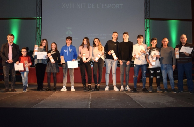 Foto de grup dels i les premiades de la XVIII Nit de l'Esport