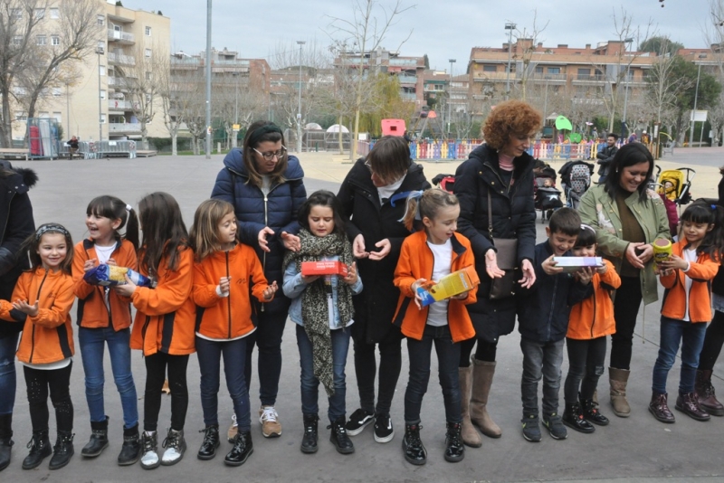 Prop de 300 alumnes han participat en la cadena humana