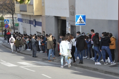 La cadena humana ha començat a la plaça de Pau Picasso